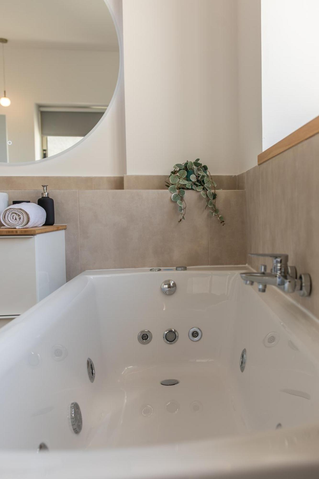 Rooms - Unique Staying In Paphos Centre 客房 照片